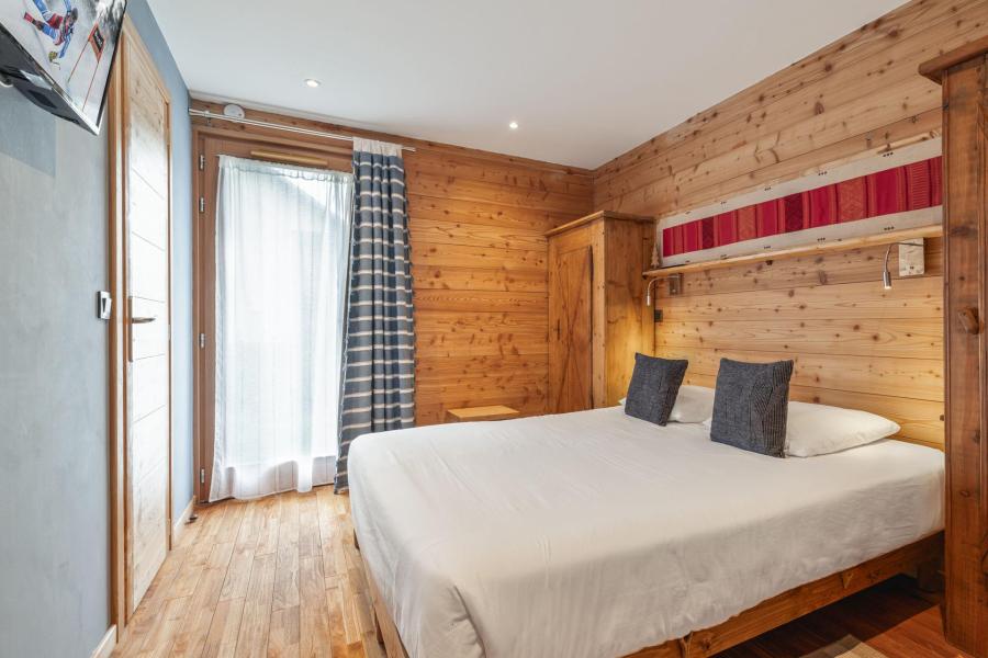 Holiday in mountain resort 9 room triplex chalet 11 people (Marmotte 2) - MARMOTTANT - Serre Chevalier - Bedroom