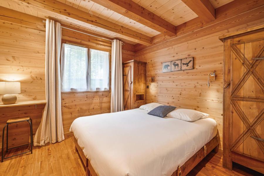 Holiday in mountain resort 9 room triplex chalet 9 people (Marmotte 1) - MARMOTTANT - Serre Chevalier - Bedroom