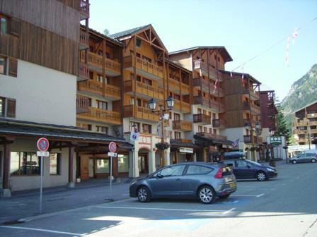 Holiday in mountain resort Studio cabin 4 people (M2-327) - Melezets 2 - Valfréjus - 