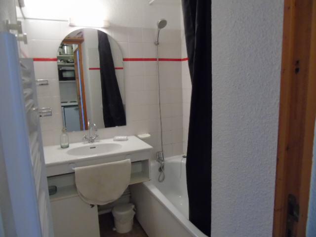 Holiday in mountain resort Studio 4 people (220) - Melezets 2 - Valfréjus - Bathroom