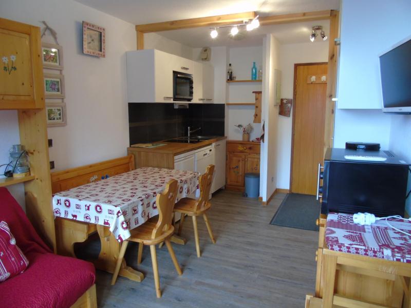 Holiday in mountain resort Studio cabin 4 people (332) - Melezets 2 - Valfréjus - Accommodation