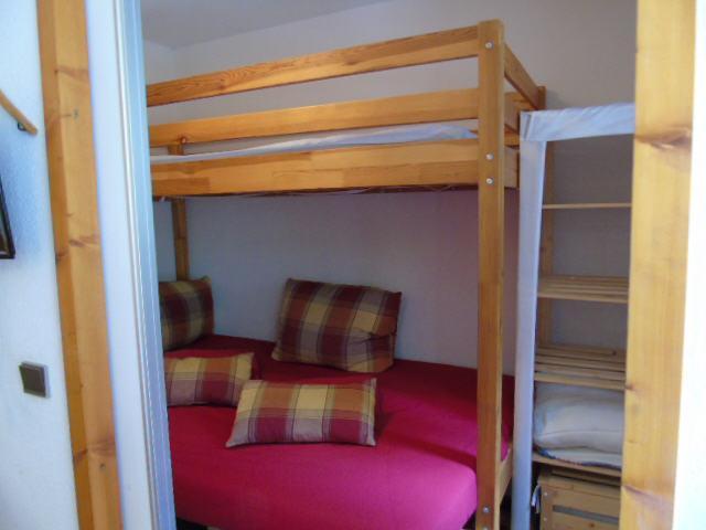 Holiday in mountain resort Studio cabin 4 people (M2-106) - Melezets 2 - Valfréjus - Bunk beds