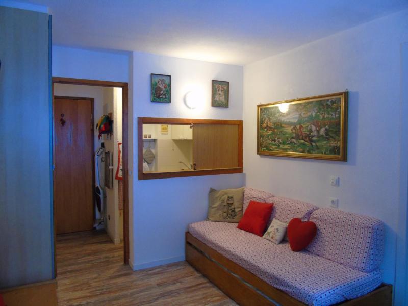 Holiday in mountain resort Studio cabin 4 people (M2-327) - Melezets 2 - Valfréjus - Living room