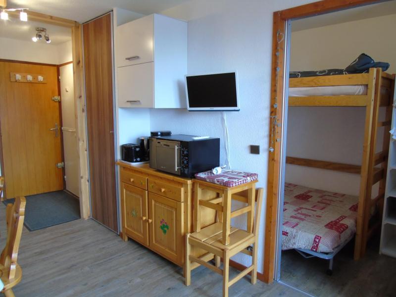 Holiday in mountain resort Studio cabin 4 people (M2-332) - Melezets 2 - Valfréjus - Living room