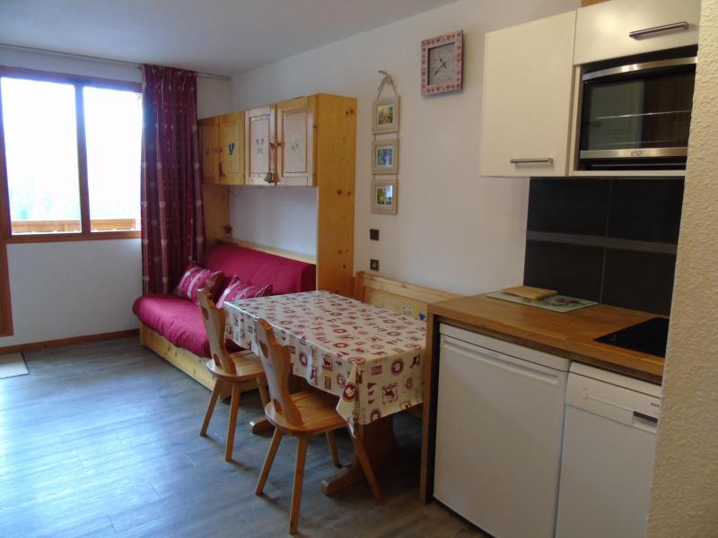 Holiday in mountain resort Studio cabin 4 people (M2-332) - Melezets 2 - Valfréjus - Living room