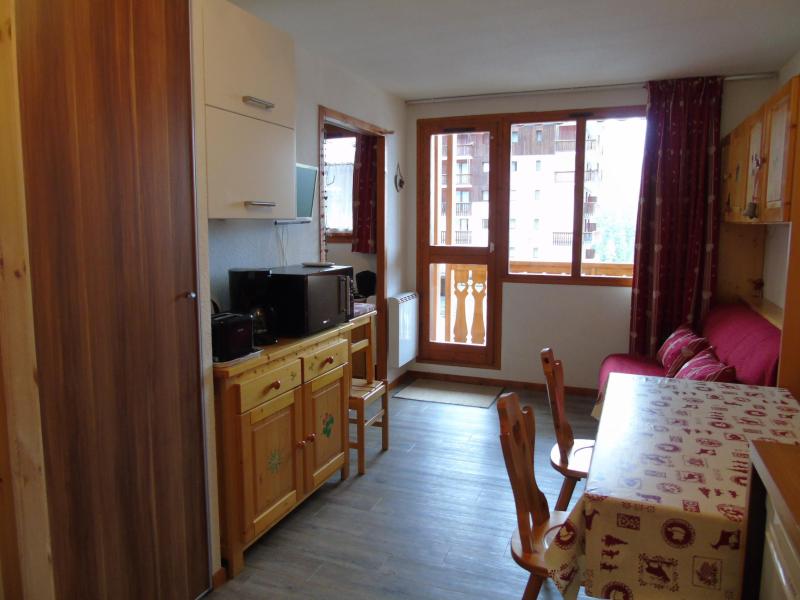 Holiday in mountain resort Studio cabin 4 people (M2-332) - Melezets 2 - Valfréjus - Living room