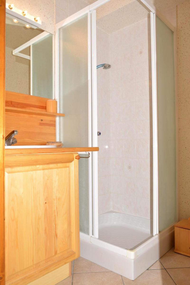 Vacanze in montagna Appartamento 2 stanze con alcova per 6 persone (012) - Résidence Alpina - Le Grand Bornand - Bagno con doccia