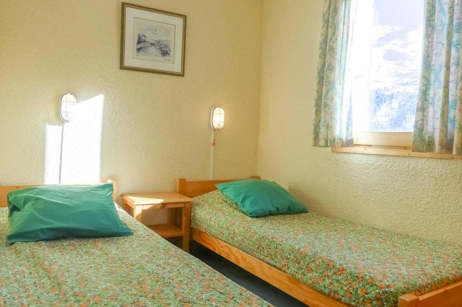 Urlaub in den Bergen 2-Zimmer-Appartment für 4 Personen (B10) - Résidence Alpinéa - Méribel-Mottaret - Schlafzimmer