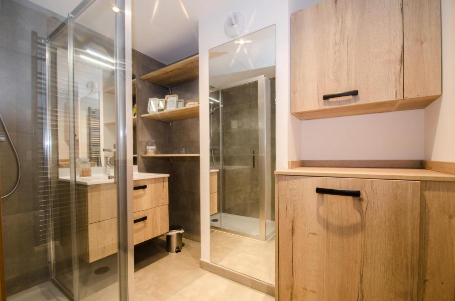 Holiday in mountain resort 2 room apartment 4 people (JOY) - Résidence Androsace du Lyret - Chamonix - Shower room