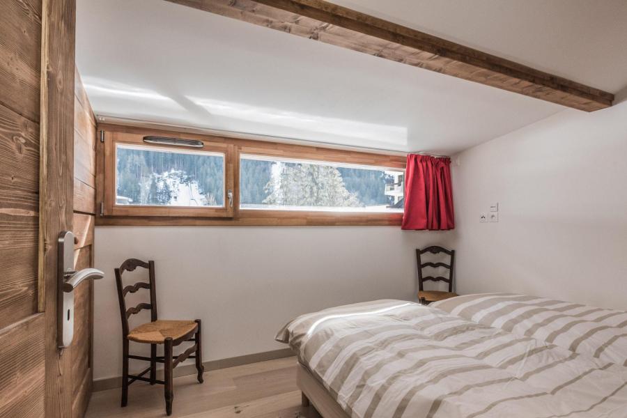 Holiday in mountain resort 4 room duplex apartment 6 people (PEARL) - Résidence Androsace du Lyret - Chamonix - Bedroom