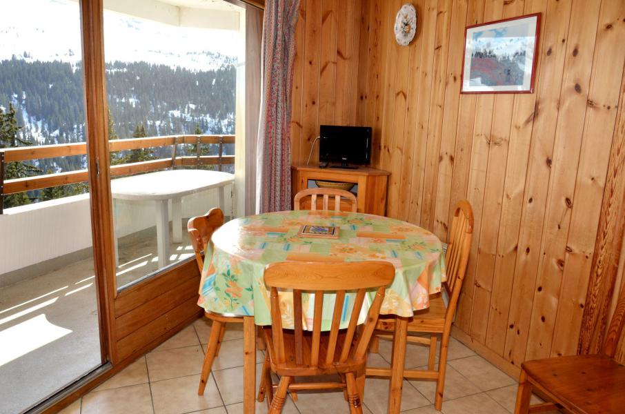 Holiday in mountain resort Studio cabin 4 people (54) - Résidence Arche - Flaine - Table