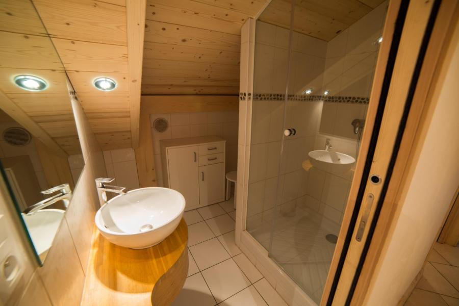 Vacances en montagne Appartement duplex 5 pièces 10 personnes - Résidence Azalées - Les Gets - Salle de douche