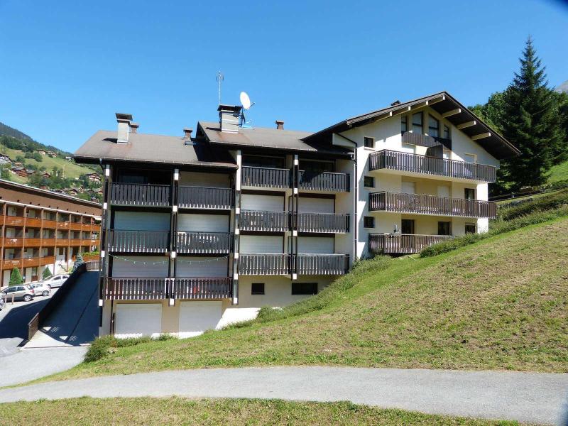 Vacances en montagne Résidence Belmont - La Clusaz - Extérieur été