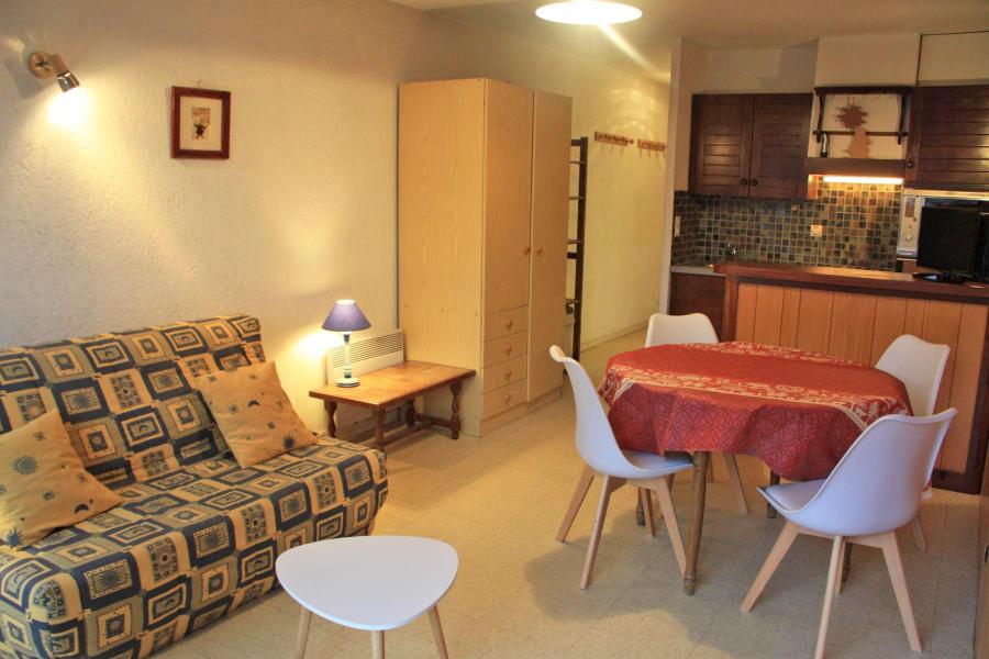 Holiday in mountain resort 2 room apartment 5 people (B44) - Résidence Benevy - Les Gets - Living room