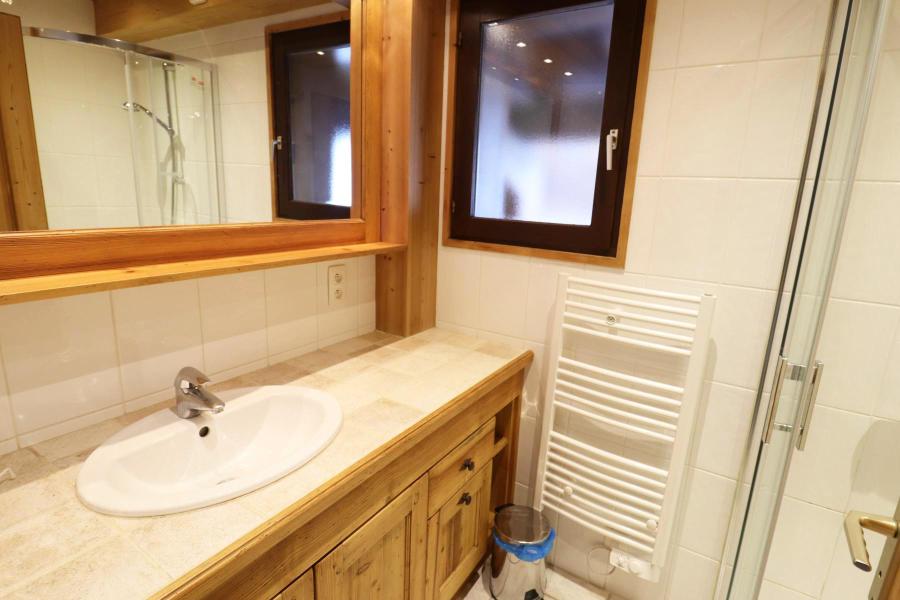 Vacances en montagne Appartement 3 pièces 6 personnes - Résidence Bivouac - Les Gets - Salle de douche