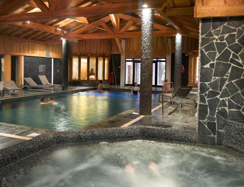 Vacances en montagne Résidence Boutique Le Hameau de Pierre Blanche - Les Houches - Jacuzzi