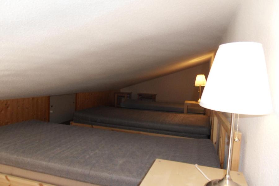 Vacances en montagne Appartement 2 pièces mezzanine 5 personnes (48) - Résidence Carène - La Plagne - Chambre mansardée