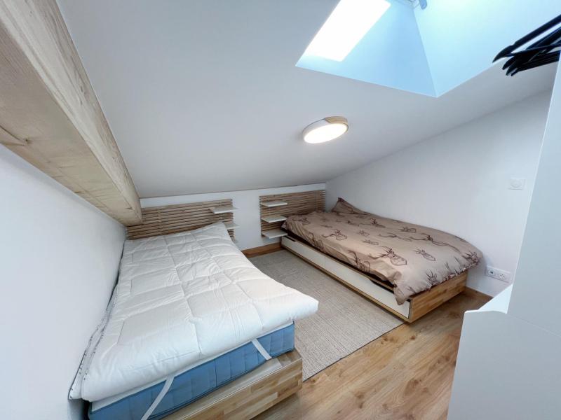 Holiday in mountain resort 3 room duplex apartment 6 people - Résidence Carmine Lodge - Les Gets - Bedroom