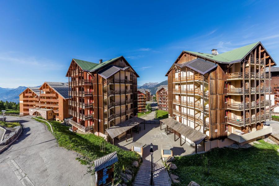 Rent in ski resort Résidence Castor et Pollux - Risoul - Summer outside