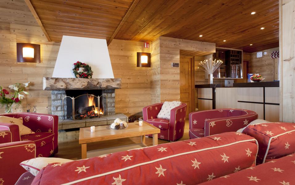 Holiday in mountain resort Résidence Centaure - La Plagne - Fireplace