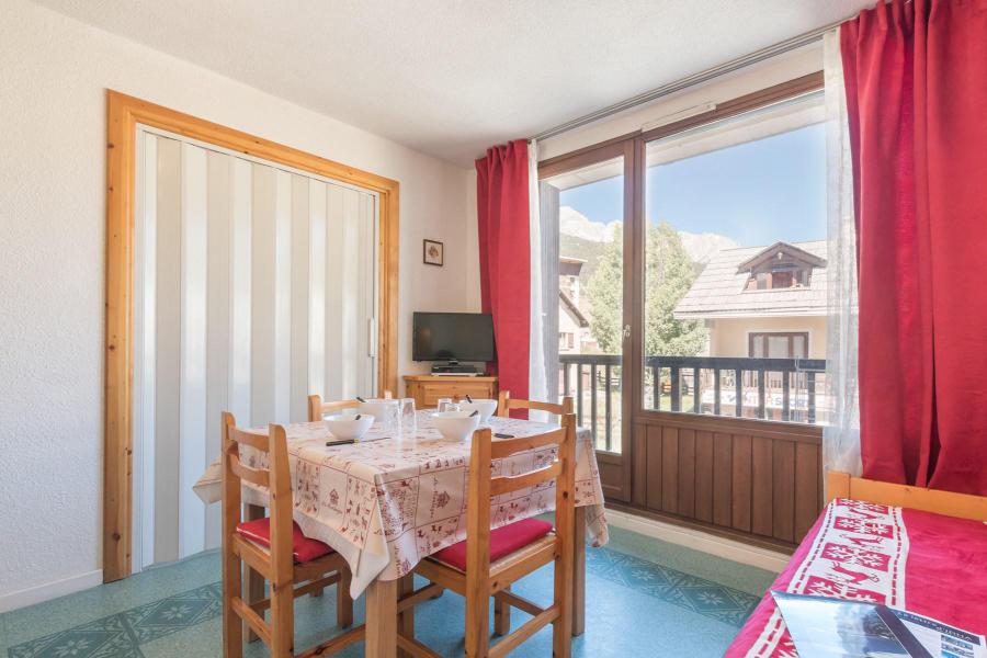 Vakantie in de bergen Appartement 2 kamers 6 personen (SMOQ10) - Résidence Central Station - Montgenèvre - Woonkamer