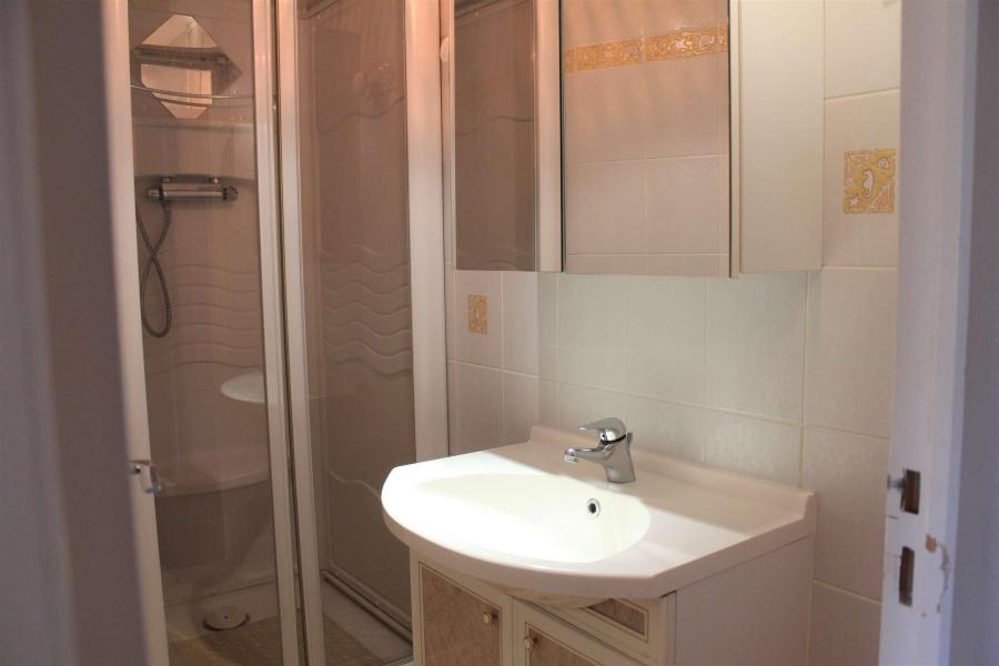 Vacances en montagne Appartement 3 pièces 8 personnes (015) - Résidence Centre Vars - Vars - Salle de douche