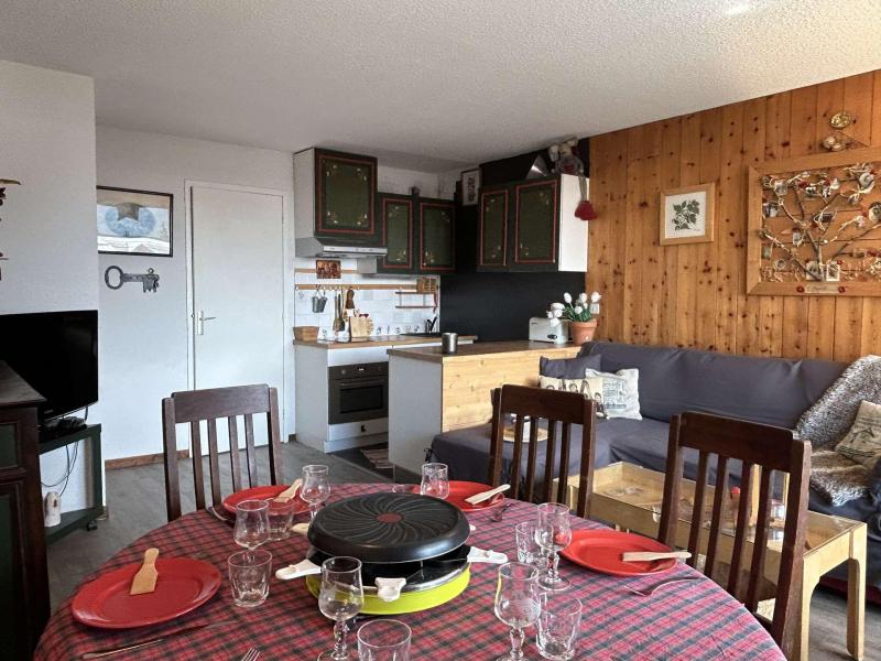 Holiday in mountain resort 3 room apartment 6 people (D451) - Résidence Chamoisière - Montgenèvre - Accommodation