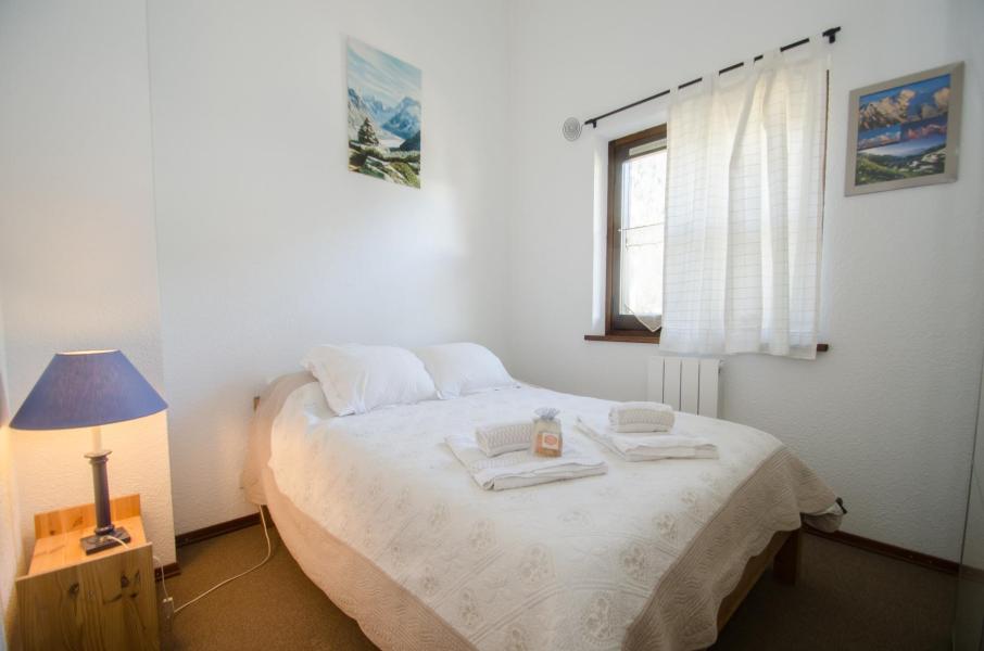 Holiday in mountain resort 2 room apartment 4 people (petra) - Résidence Champraz - Chamonix - Bedroom