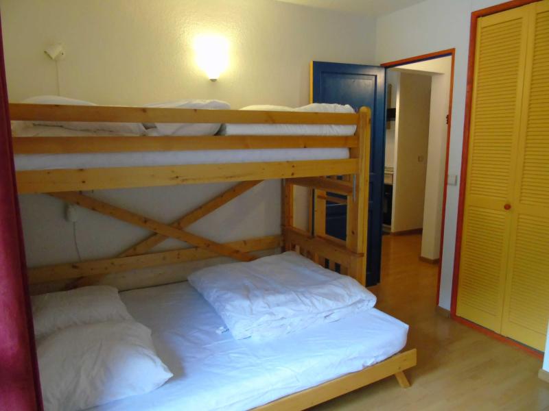 Holiday in mountain resort 2 room apartment 4 people (9) - Résidence Charmaix - Valfréjus - Bedroom