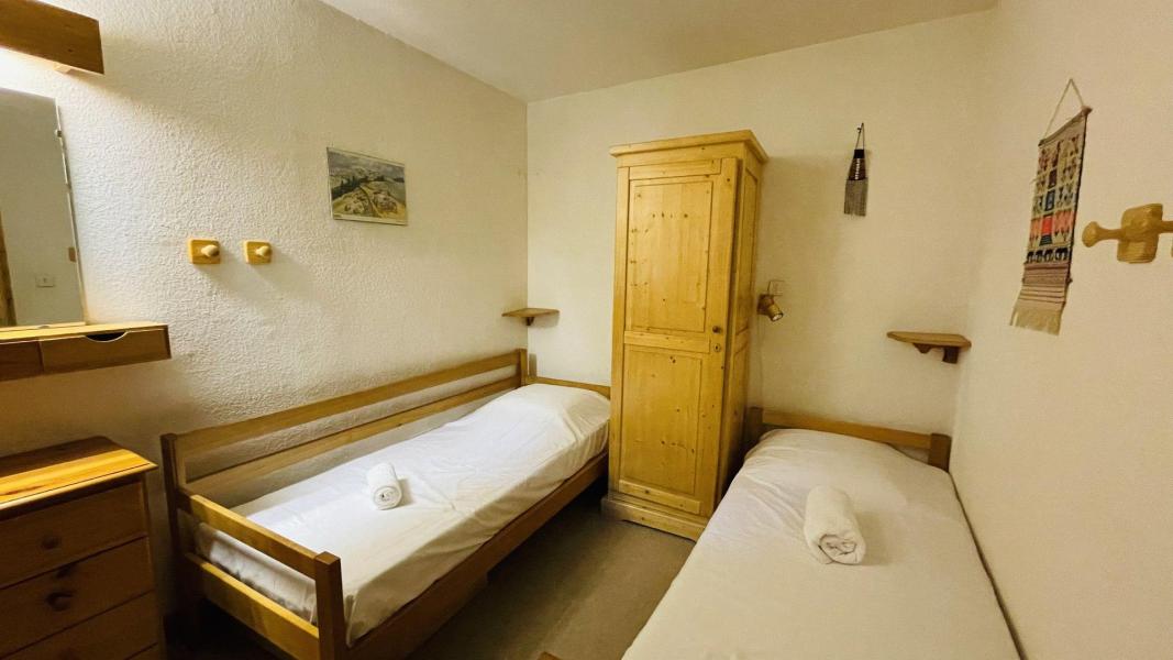 Urlaub in den Bergen 2-Zimmer-Appartment für 4 Personen (03) - Résidence Chasseforêt - Méribel - Schlafzimmer