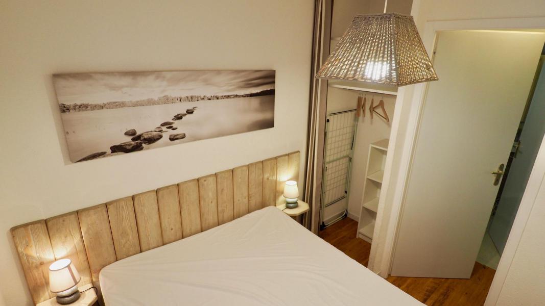 Vacanze in montagna Appartamento 2 stanze con cabina per 6 persone (105) - Résidence Cheval Blanc - Valfréjus - Letto matrimoniale