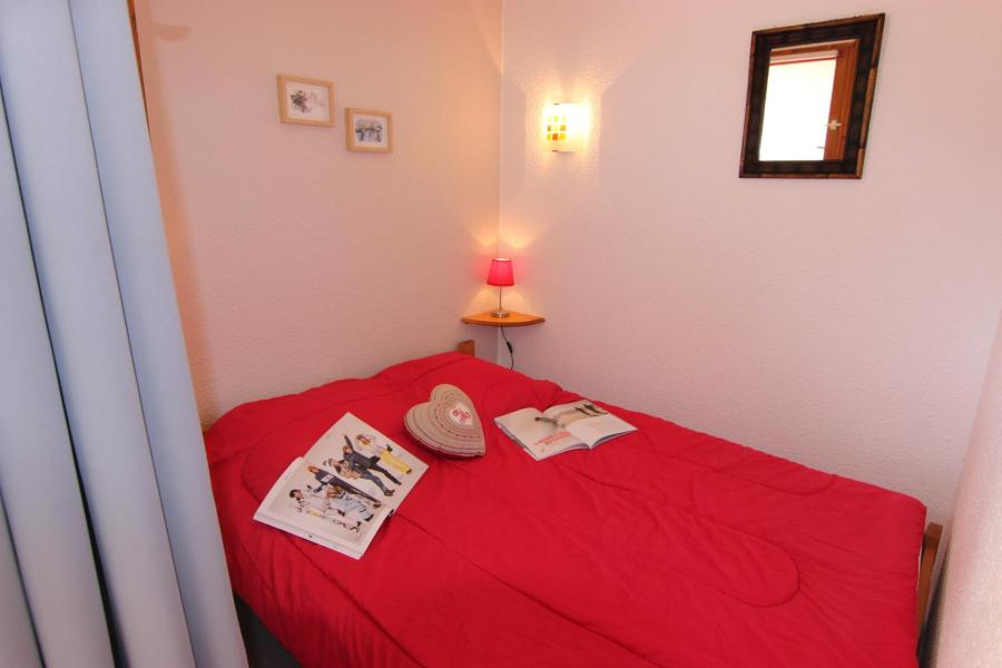 Holiday in mountain resort Studio sleeping corner 4 people (1302) - Résidence Cimes de Caron - Val Thorens - Bedroom