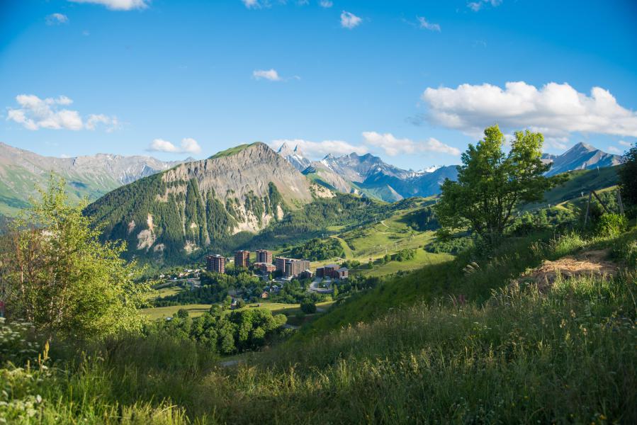 Vacanze in montagna Résidence Club MMV l'Etoile des Sybelles - Le Corbier - Esteriore estate