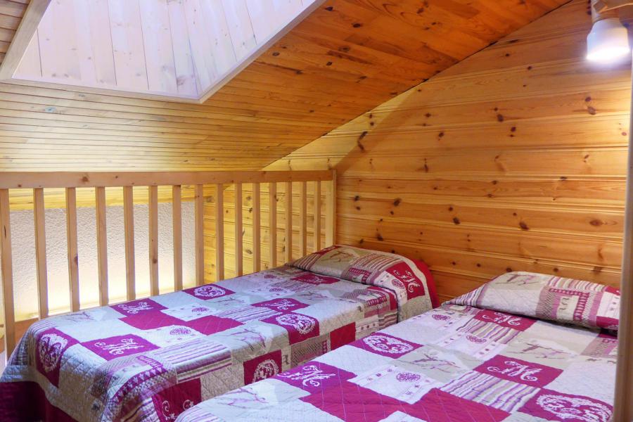 Holiday in mountain resort 3 room duplex apartment 6 people (A49) - Résidence Creux de l'Ours Rouge - Méribel-Mottaret - Cabin