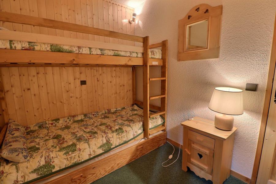 Holiday in mountain resort 2 room apartment 4 people (D113) - Résidence Creux de l'Ours Vert - Méribel-Mottaret - Bedroom