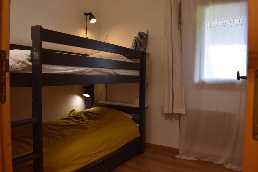 Holiday in mountain resort 3 room apartment 5 people (50) - Résidence Cristal - Méribel - Bunk beds