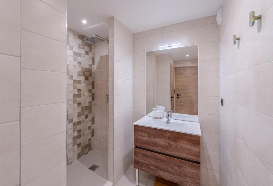 Holiday in mountain resort 2 room apartment cabin 6 people (H225) - Résidence Domaine de  l'Ariondaz - Courchevel - Shower