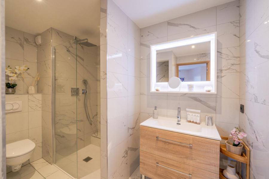 Holiday in mountain resort 3 room apartment 6 people (H116) - Résidence Domaine de  l'Ariondaz - Courchevel - Shower