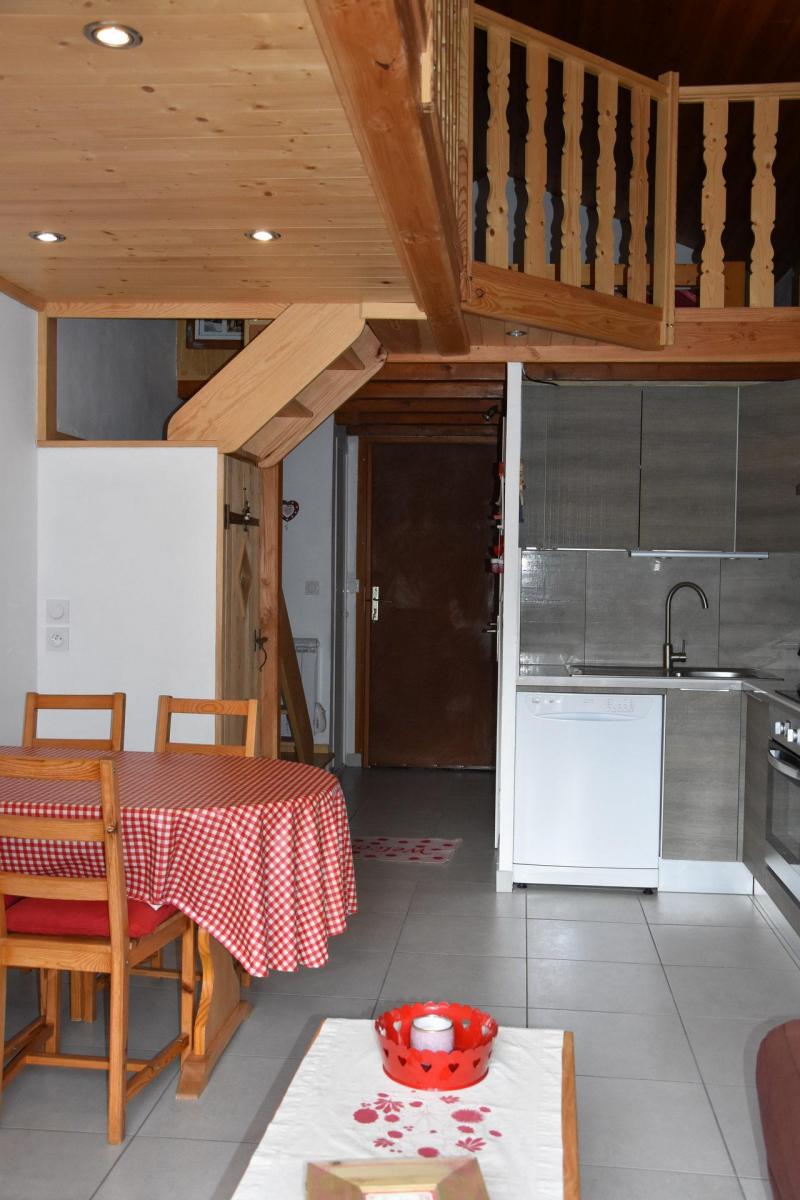Vacanze in montagna Appartamento 2 stanze per 4 persone (GENTIANE) - Résidence Flor'Alpes - Champagny-en-Vanoise - Tavolo