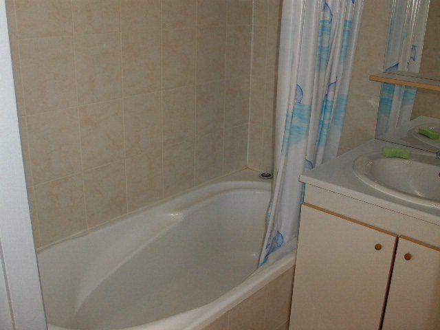 Holiday in mountain resort 2 room apartment 6 people (B31) - Résidence Gardette - Réallon - Bath-tub