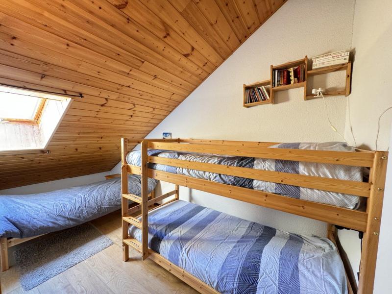 Holiday in mountain resort 4 room duplex apartment 7 people (222) - Résidence Gardiole II - Serre Chevalier - Bedroom