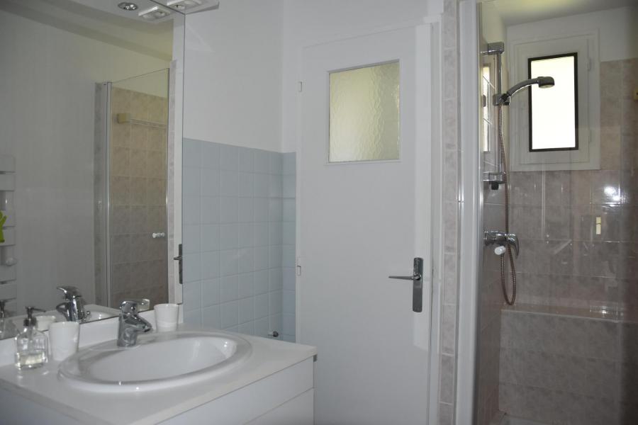 Vacaciones en montaña Apartamento 2 piezas para 5 personas (ARBIS) - Résidence Grand Marchet - Pralognan-la-Vanoise - Cuarto de baño con ducha