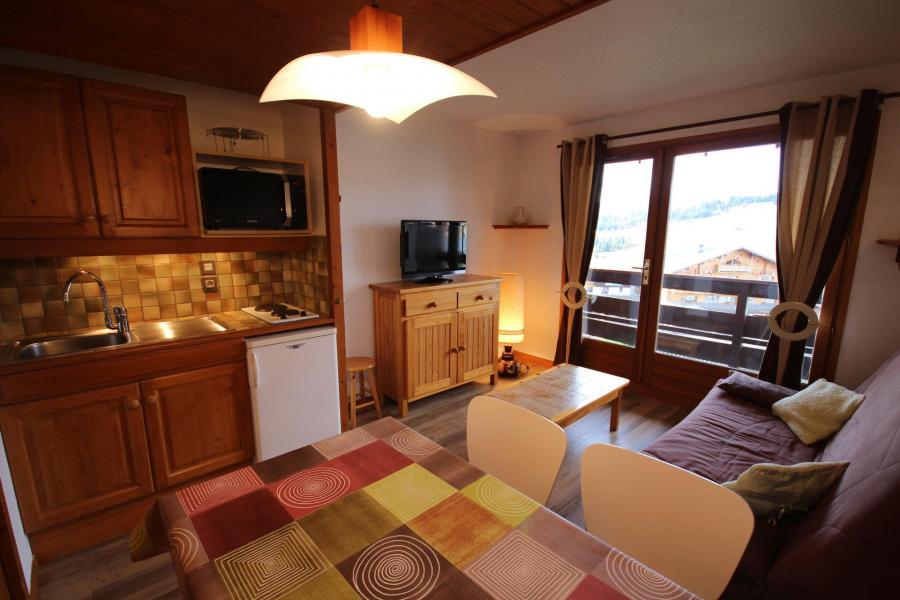 Vacanze in montagna Studio con alcova per 4 persone (2209) - Résidence Grand Mont 2 - Les Saisies - Soggiorno