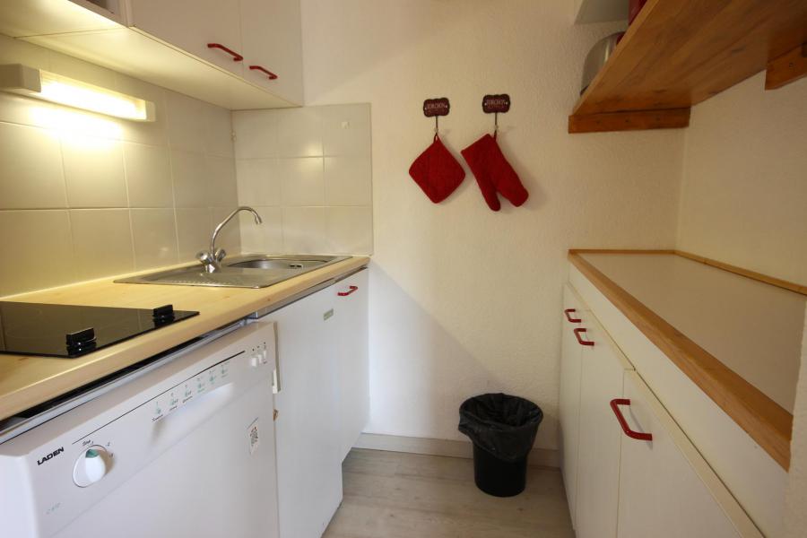 Holiday in mountain resort Studio 4 people (24R) - Résidence Grande Ourse - Peisey-Vallandry - Kitchen