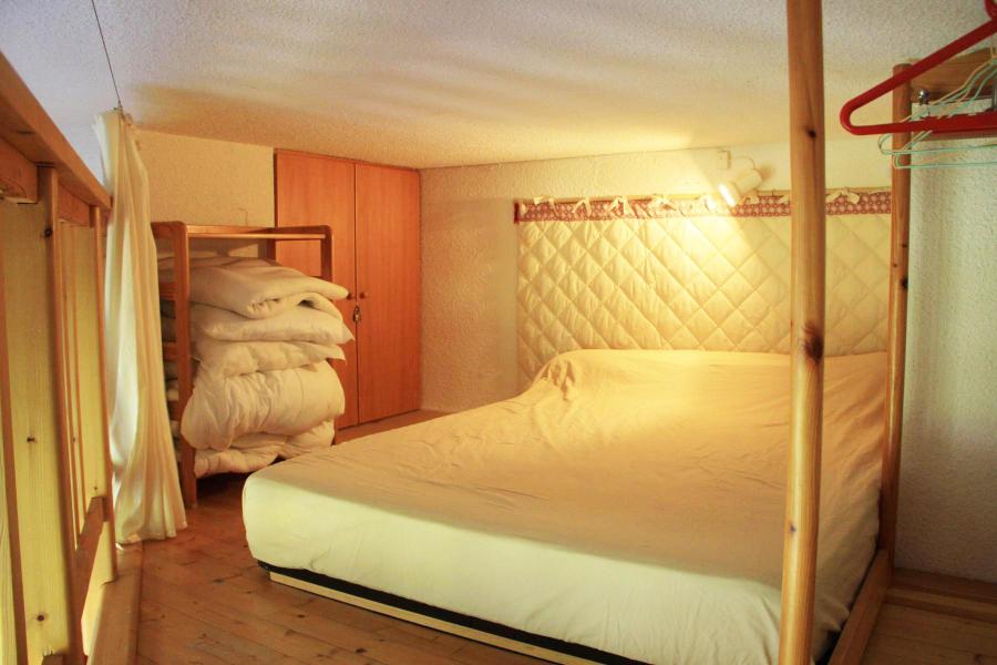 Holiday in mountain resort Studio mezzanine 4 people (H69) - Résidence Grizzli - Les Gets - Bedroom