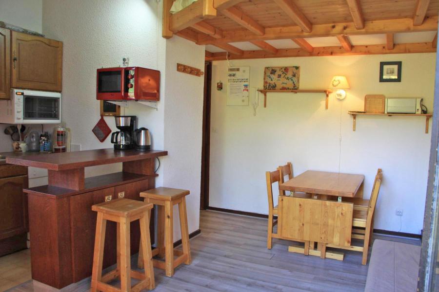 Holiday in mountain resort Studio mezzanine 4 people (H69) - Résidence Grizzli - Les Gets - Living room