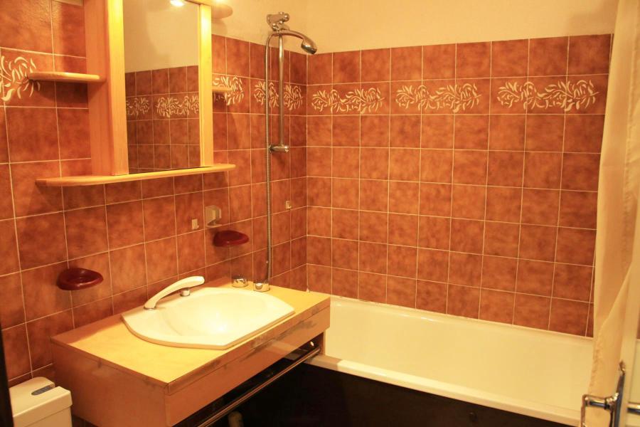 Vacances en montagne Studio mezzanine 4 personnes (H69) - Résidence Grizzli - Les Gets - Salle de bain