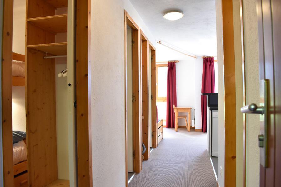 Vacances en montagne Appartement 3 pièces 5 personnes (25) - Résidence Hauts de Chantemouche - Méribel - Couloir