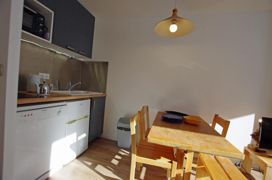 Holiday in mountain resort Studio sleeping corner 4 people (198CL) - Résidence Home Club 2 - Tignes - Dining area