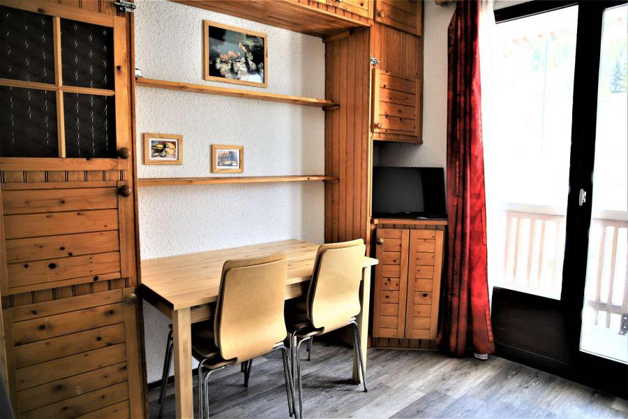 Holiday in mountain resort 2 room apartment cabin 3 people (032) - Résidence Iris - Auris en Oisans - Living room